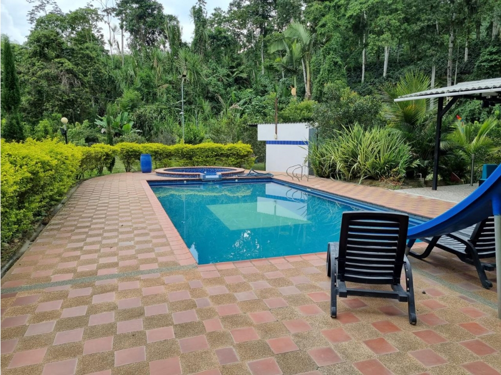 VENTA DE FINCA EN CHINCHINA, CALDAS | CASA CAMPESTRE EN VENTA