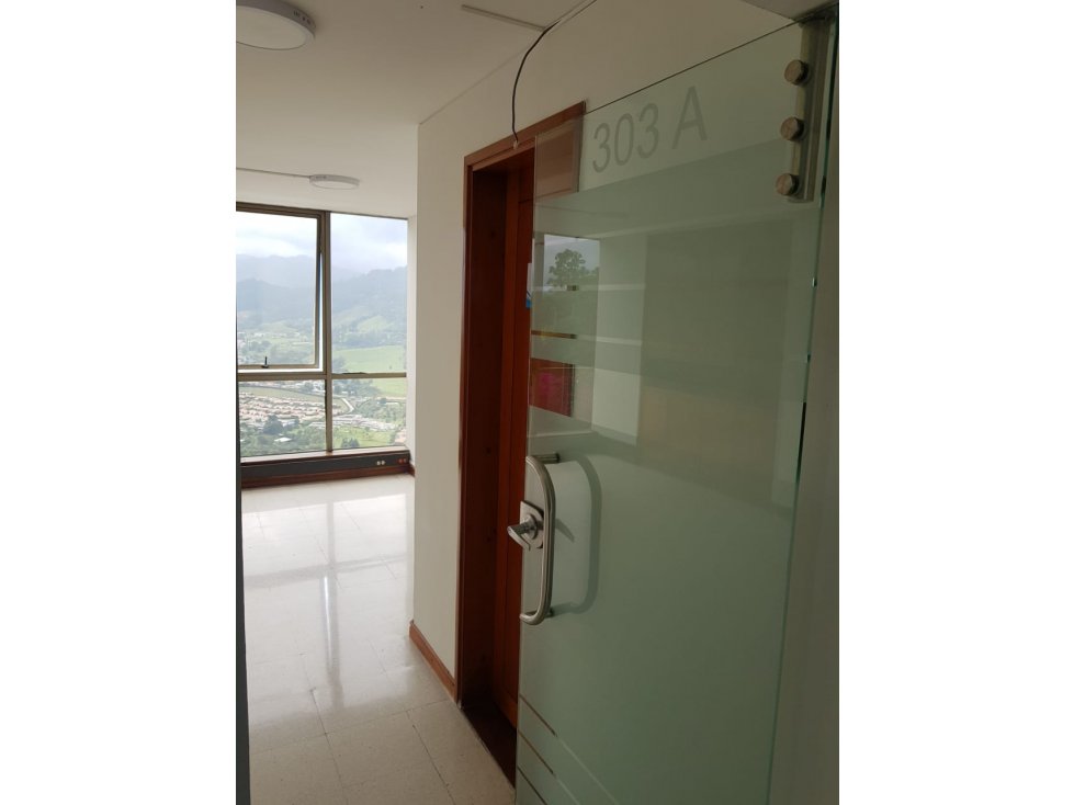 Se Alquila Oficina Av Alberto Mendoza Manizales - 3