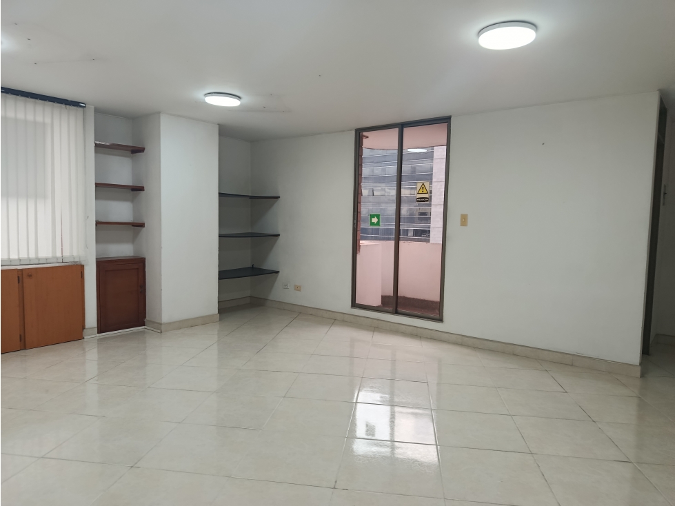 ARRIENDO OFICINA CENTRO MANIZALES | ASCENSOR Y BALCON — foto 4