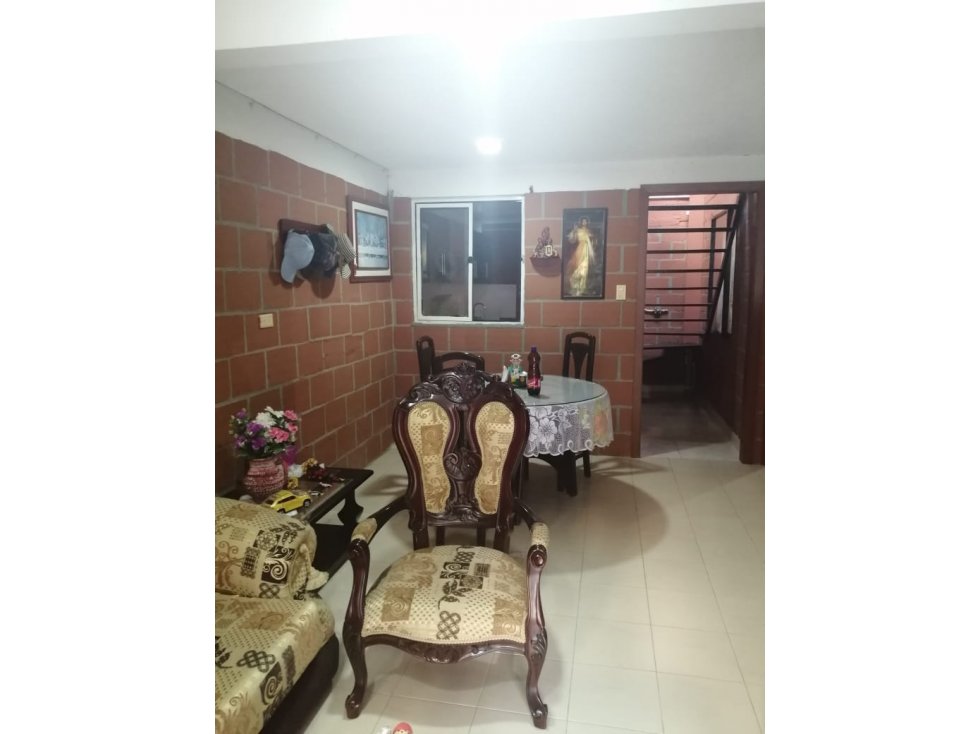 SE VENDE CASA CON TERRAZA Y GARAJE POR LA LAURA PINZÓN, VILLAMARÍA — foto 2