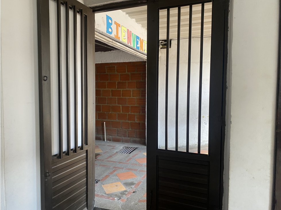ARRIENDO CASA COMERCIAL VILLAMARIA | 10 SALONES - 7 BAÑOS - 3