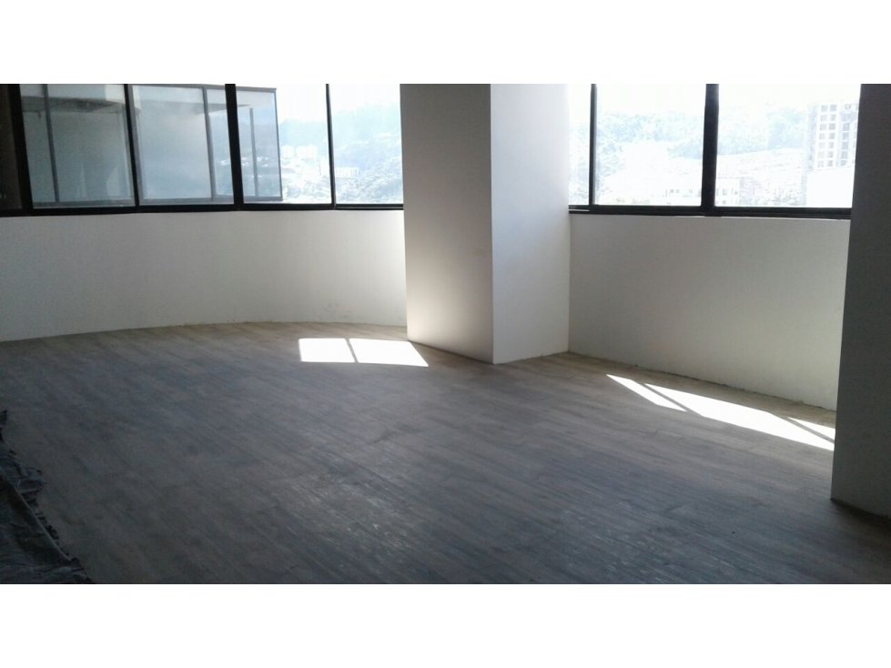 VENTA Oficina El Cable con GARAJE-ASCENSOR | venta oficina Manizales - 1