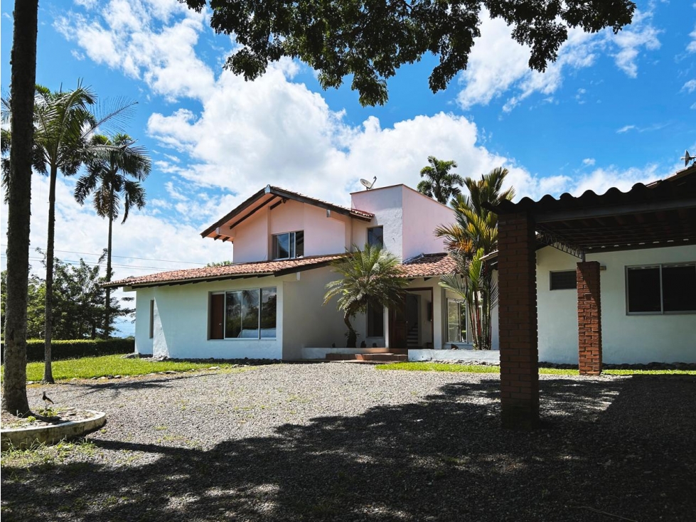 Se Renta Casa Campestre en Cerritos- Pereira