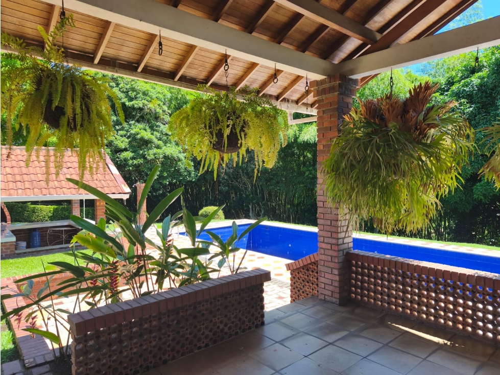Se vende Casa en Conjunto Cerrado, Cerritos, Pereira