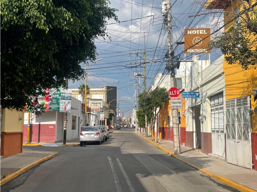 CASA PERIMETRO FERIAL CON LOCAL COMERCIAL