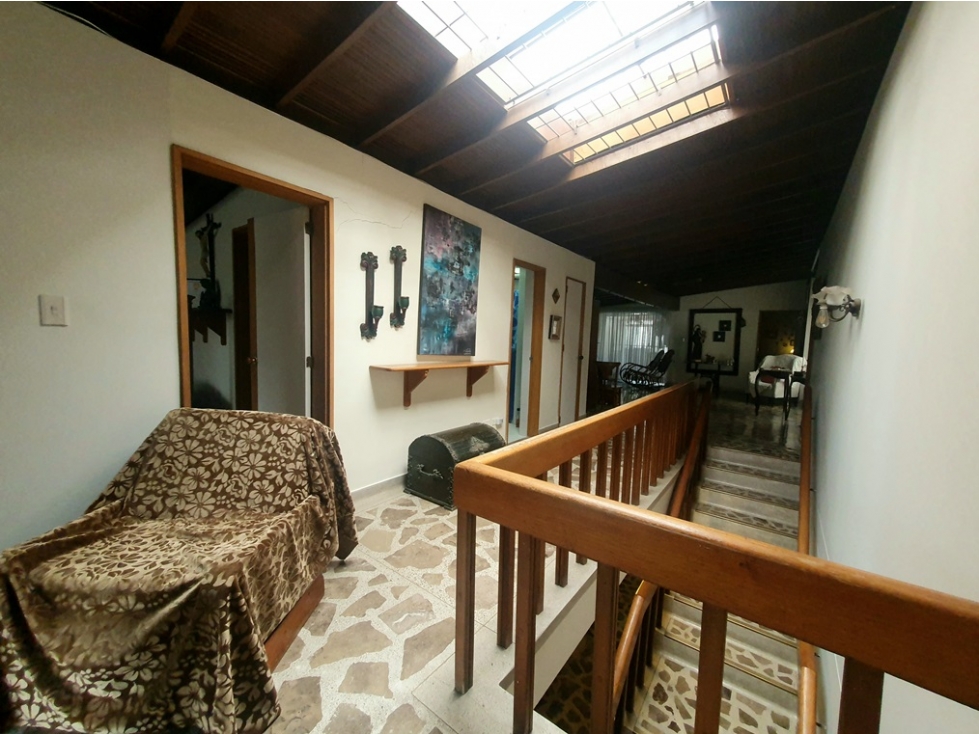VENDO CASA EN LAURELES NOGAL