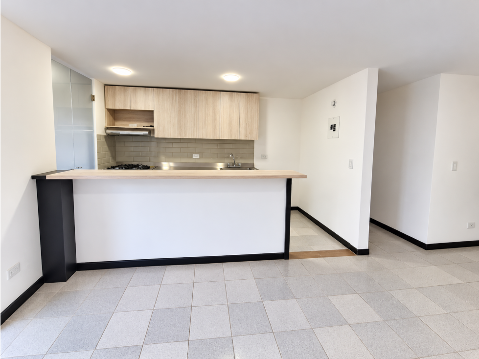 VENTA APARTAMENTO REMODELADO EN EL POBLADO PARTE BAJA — foto 2