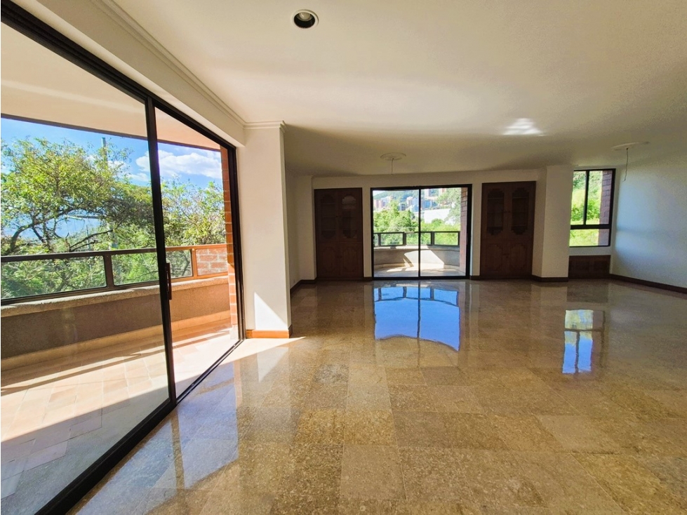 VENDO AMPLIO APARTAMENTO EN SECTOR PROVENZA - EL POBLADO