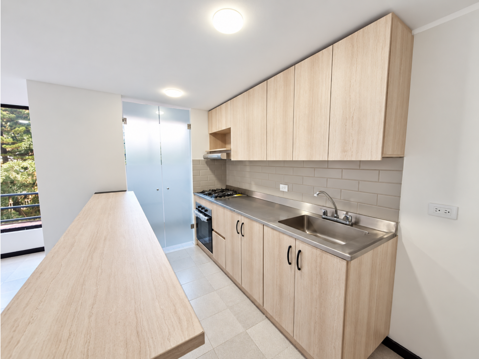 VENTA APARTAMENTO REMODELADO EN EL POBLADO PARTE BAJA — foto 3