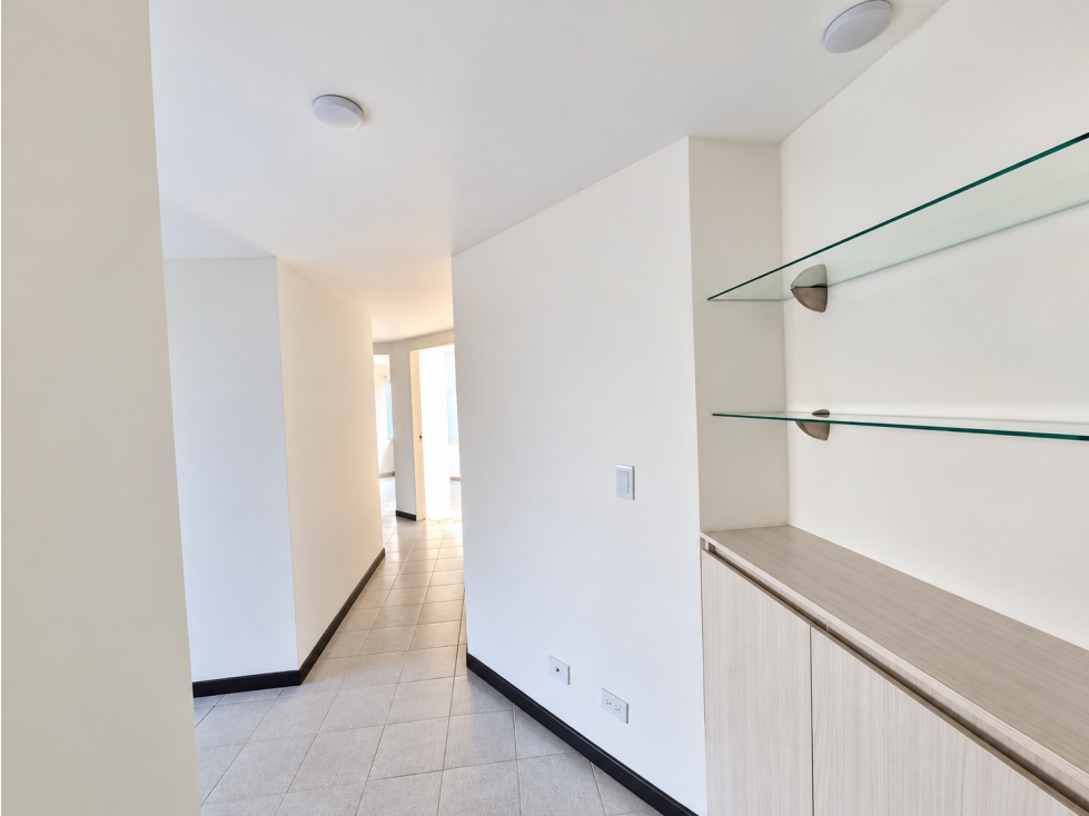 VENTA APARTAMENTO REMODELADO EN EL POBLADO PARTE BAJA — foto 4