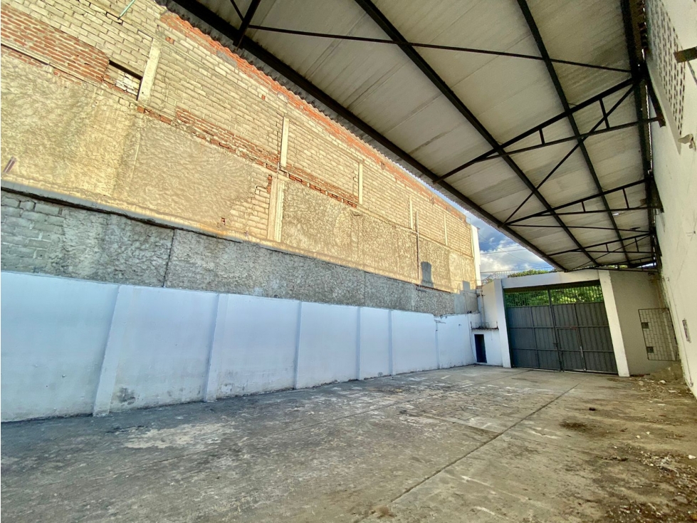 SE VENDE O ARRIENDA BODEGA UBICADA EN EL MERCADO PÚBLICO - 4