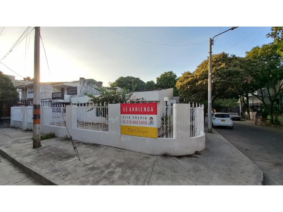 SE ARRIENDA AMPLIA CASA PARA USO COMERCIAL EN EL SECTOR DE LA POSTOBÓN