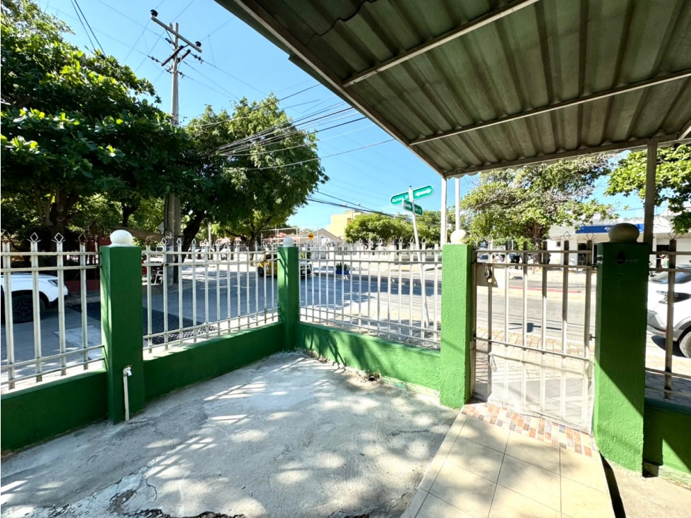 SE VENDE AMPLIA CASA DE ESQUINA EN EL SECTOR DE SAN FRANCISCO