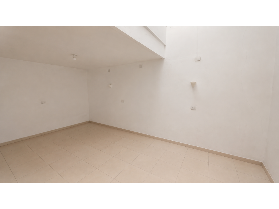 SE VENDE O ARRIENDA AMPLIA CASA PARA USO COMERCIAL, SECTOR RIASCOS — foto 6