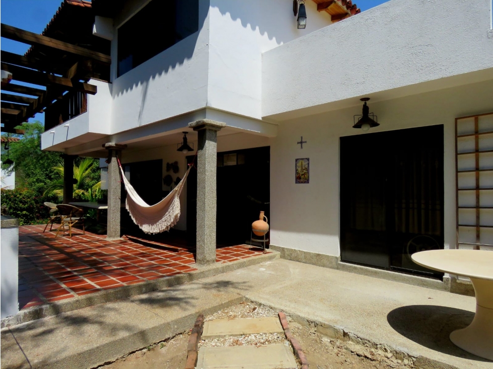 SE VENDE AMPLIA CASA CON SALIDA A LA PLAYA, SANTA MARTA — foto 5