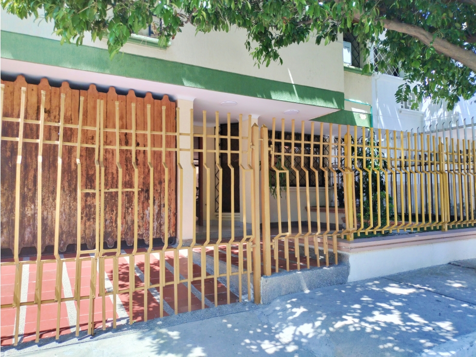 SE VENDE CASA DE DOS PISOS EN EL JARDÍN, SANTA MARTA