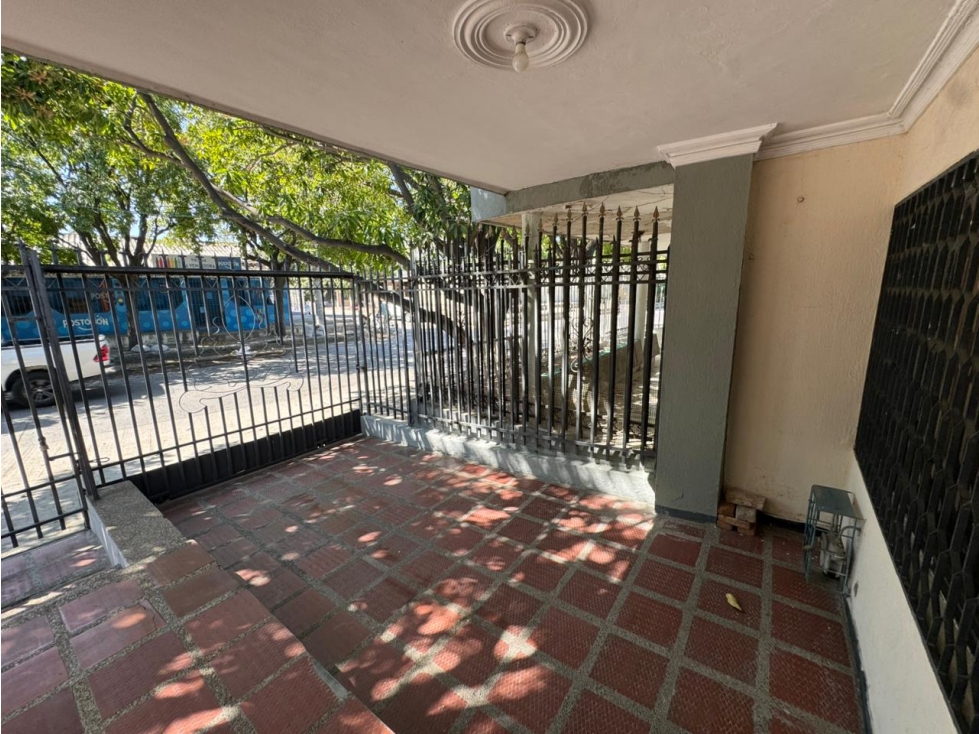 SE VENDE CASA DE 1 PISO EN EL BARRIO LOS ALMENDROS — foto 2