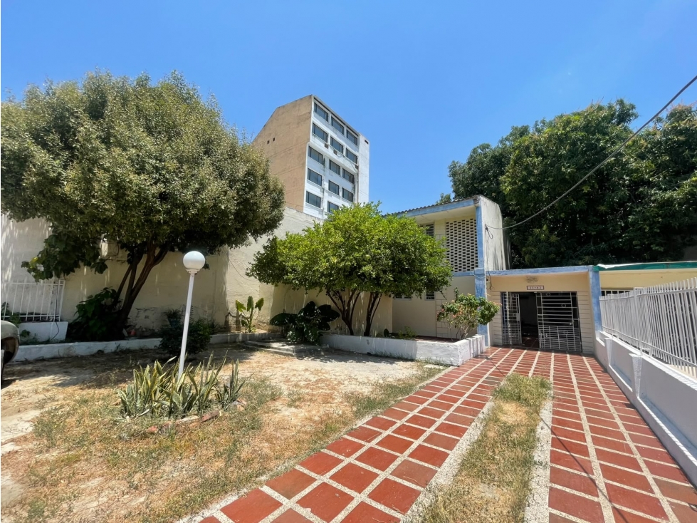 SE VENDE AMPLIA CASA PARA USO COMERCIAL