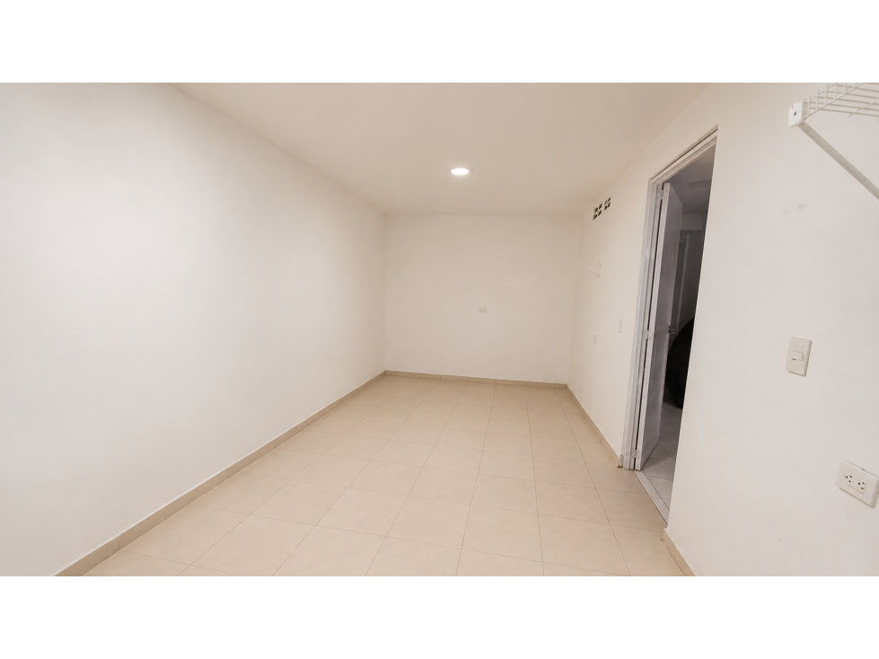 SE VENDE O ARRIENDA AMPLIA CASA PARA USO COMERCIAL, SECTOR RIASCOS — foto 5
