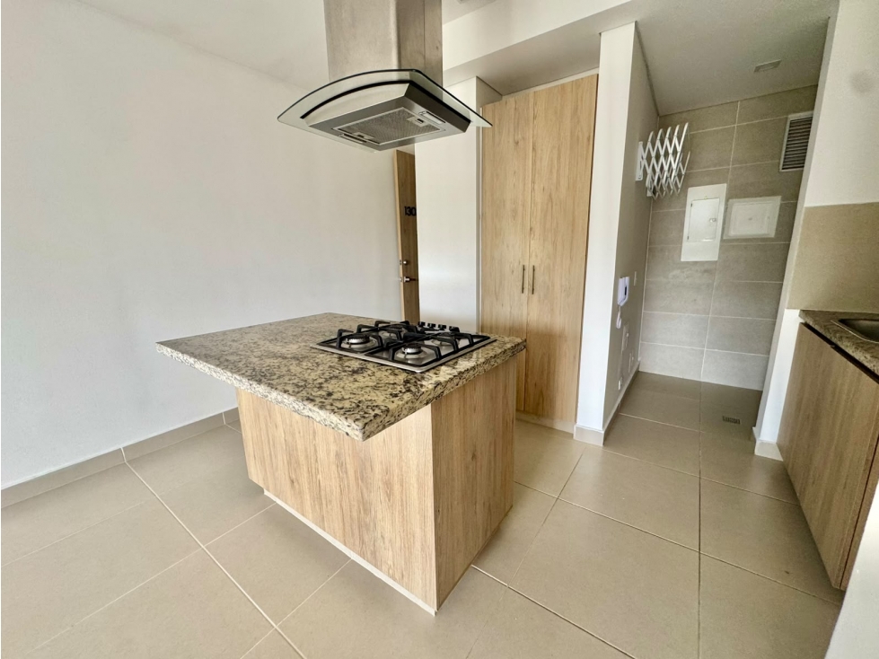 SE ARRIENDA APARTAMENTO DE 3 ALCOBAS CON VISTA LATERAL AL MAR — foto 4