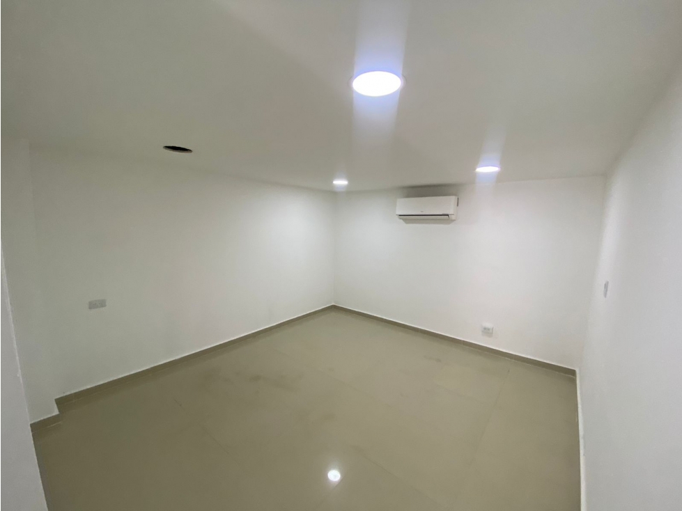 SE ARRIENDA LOCAL COMERCIAL DE 40 M2 SOBRE LA AV DEL LIBERTADOR - 4
