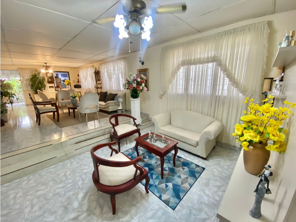 SE VENDE AMPLIA CASA EN EL BARRIO EL JARDIN, SANTA MARTA