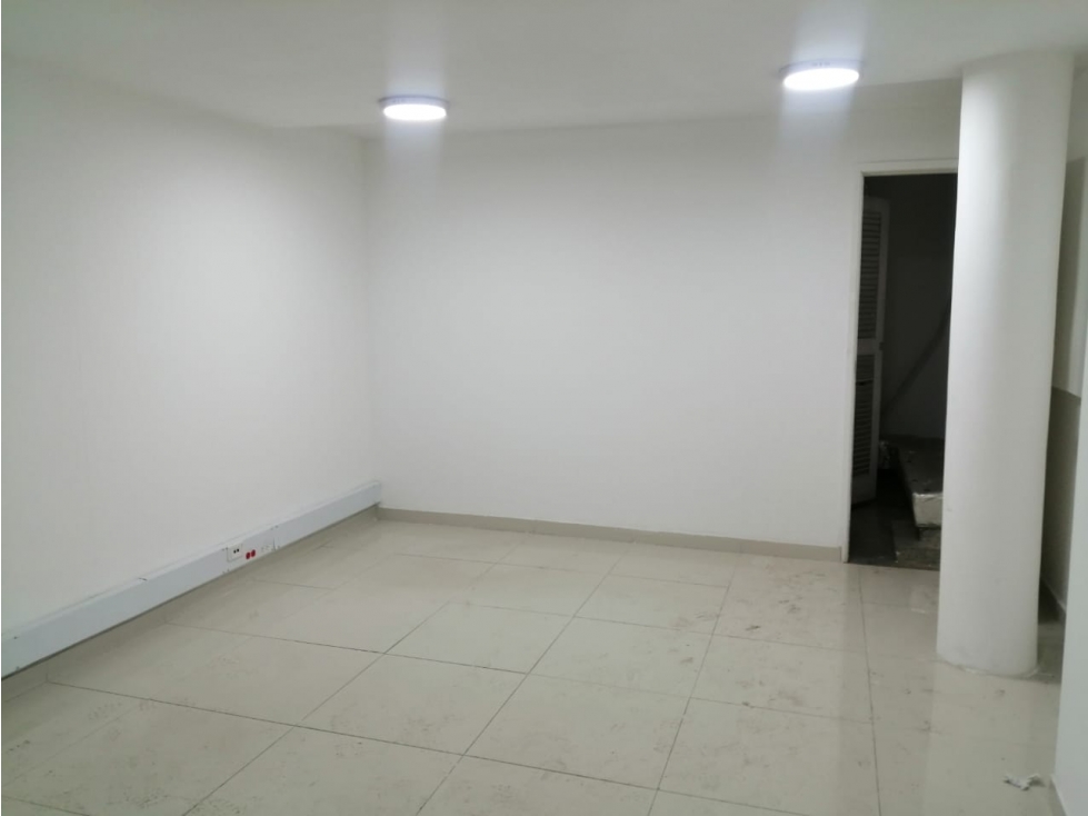 SE ARRIENDA CASA DE USO COMERCIAL FRENTE AL PARQUE BOLIVAR — foto 3