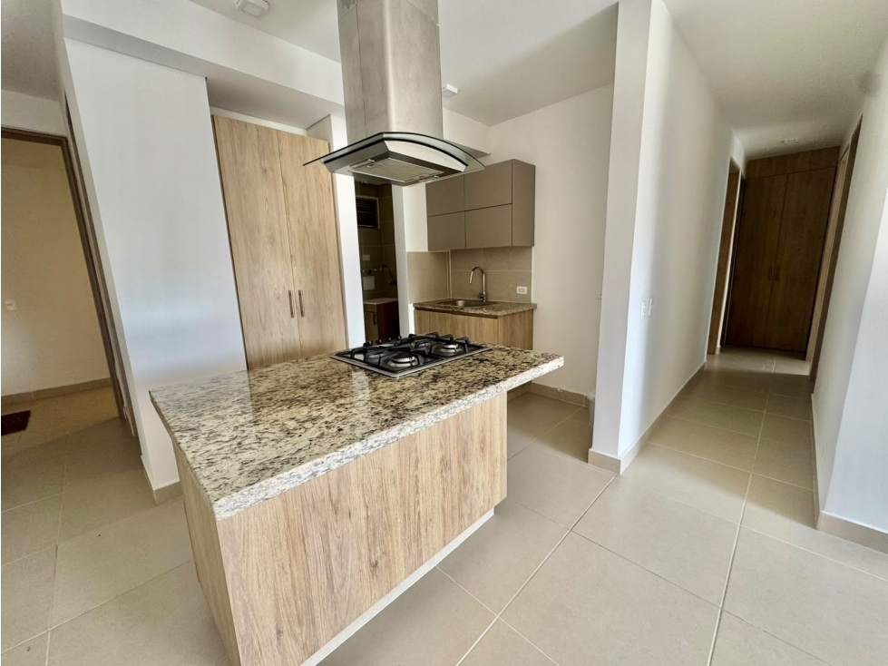SE ARRIENDA APARTAMENTO DE 3 ALCOBAS CON VISTA LATERAL AL MAR — foto 3