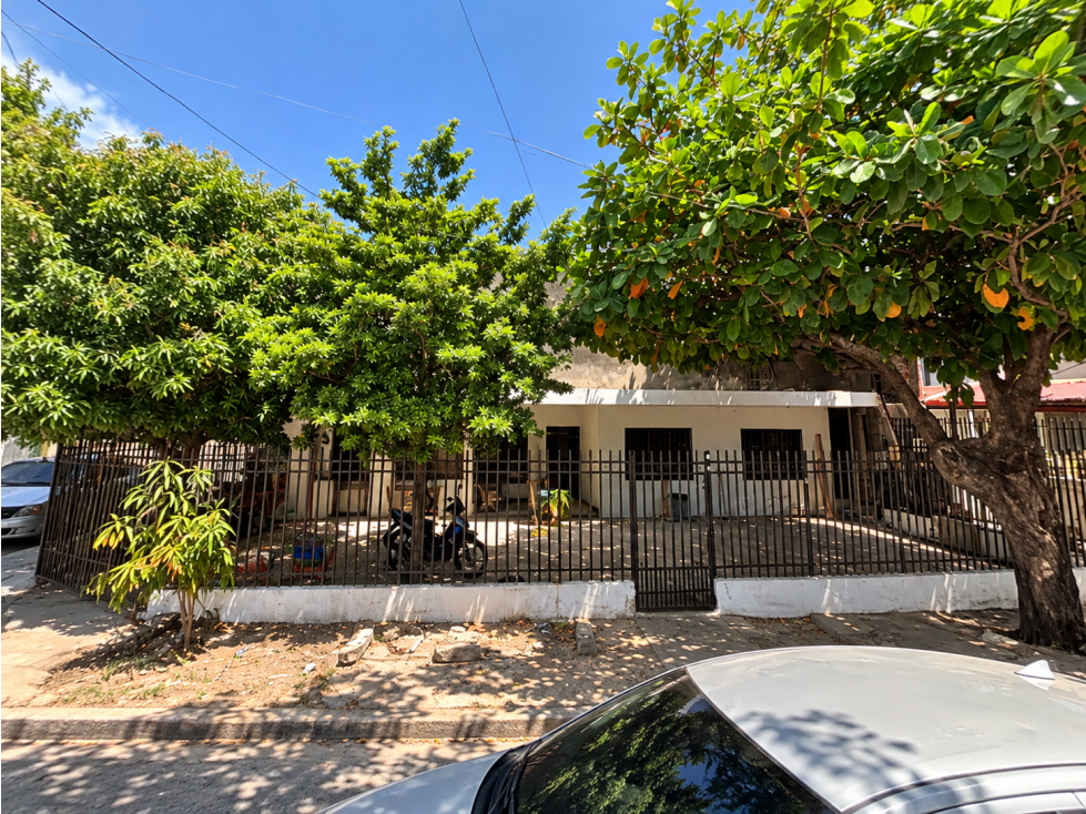 SE VENDE CASA DE ESQUINA EN EL SECTOR ALCÁZARES