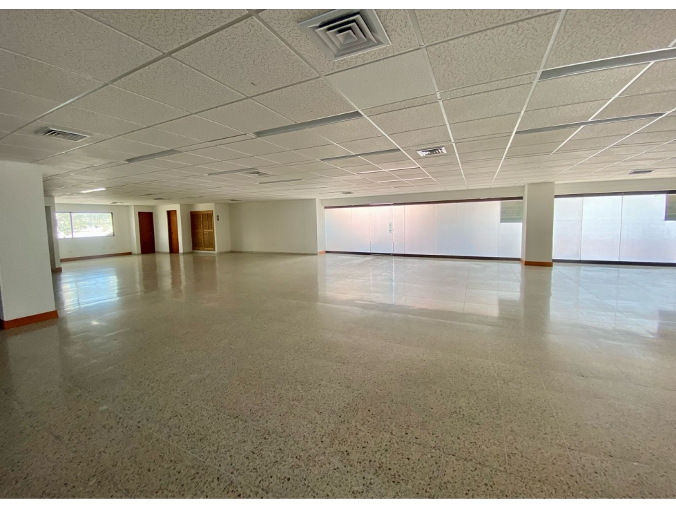 SE ARRIENDA LOCAL COMERCIAL EN PRADO PLAZA, SANTA MARTA - 3