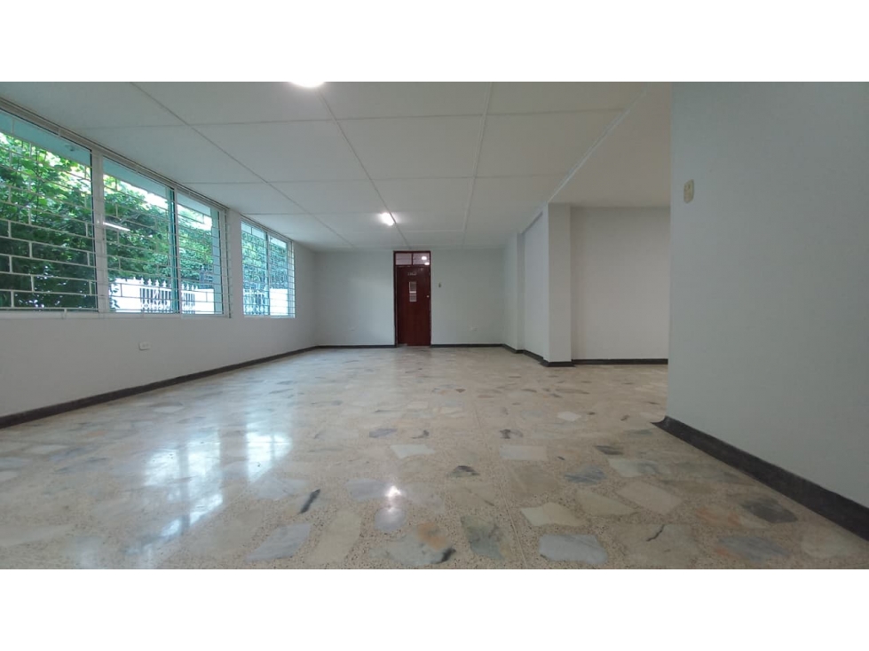 SE ARRIENDA AMPLIA CASA PARA USO COMERCIAL EN EL SECTOR DE LA POSTOBÓN — foto 3