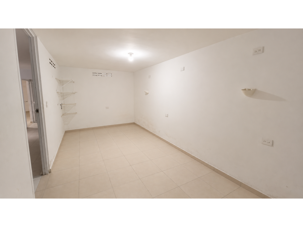 SE VENDE O ARRIENDA AMPLIA CASA PARA USO COMERCIAL, SECTOR RIASCOS — foto 4