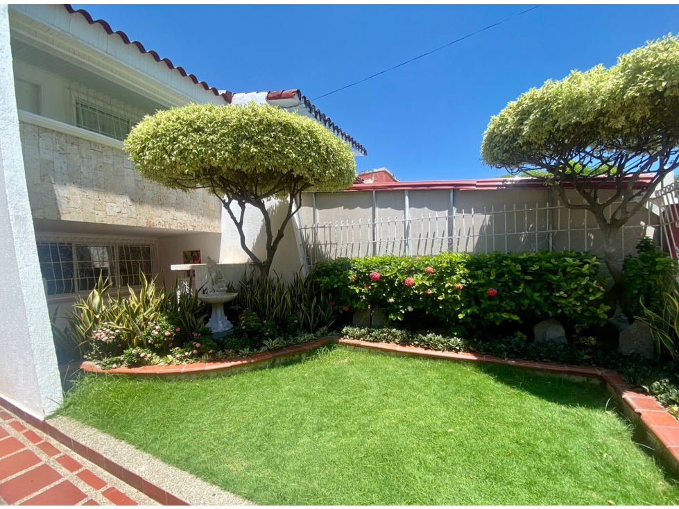 SE VENDE CASA GRANDE CON 4 ALCOBAS EN EL BARRIO JARDÍN