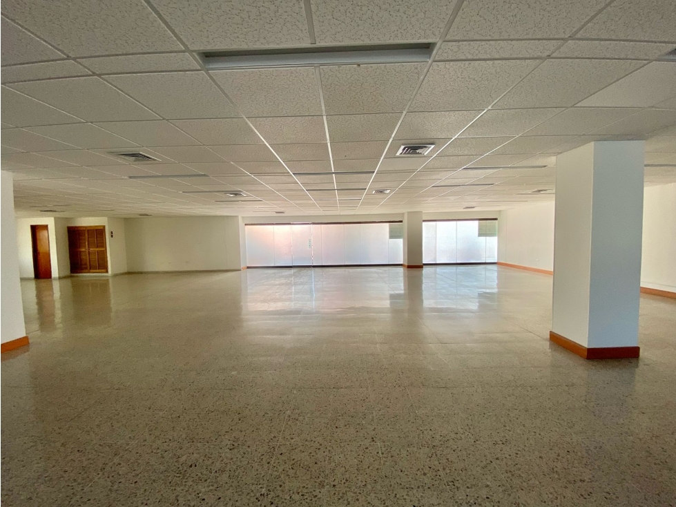 SE ARRIENDA LOCAL COMERCIAL EN PRADO PLAZA, SANTA MARTA - 2