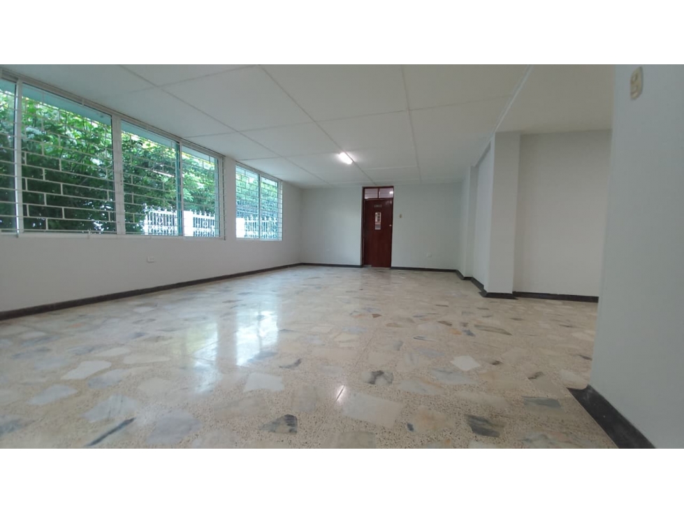 SE ARRIENDA AMPLIA CASA PARA USO COMERCIAL EN EL SECTOR DE LA POSTOBÓN — foto 4
