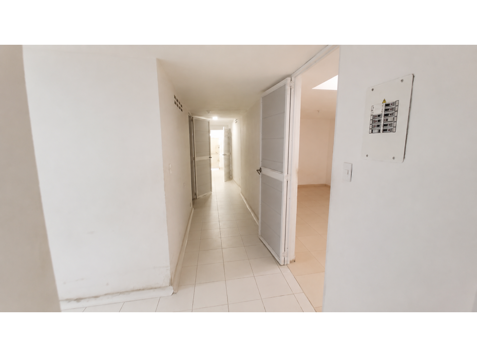 SE VENDE O ARRIENDA AMPLIA CASA PARA USO COMERCIAL, SECTOR RIASCOS — foto 3