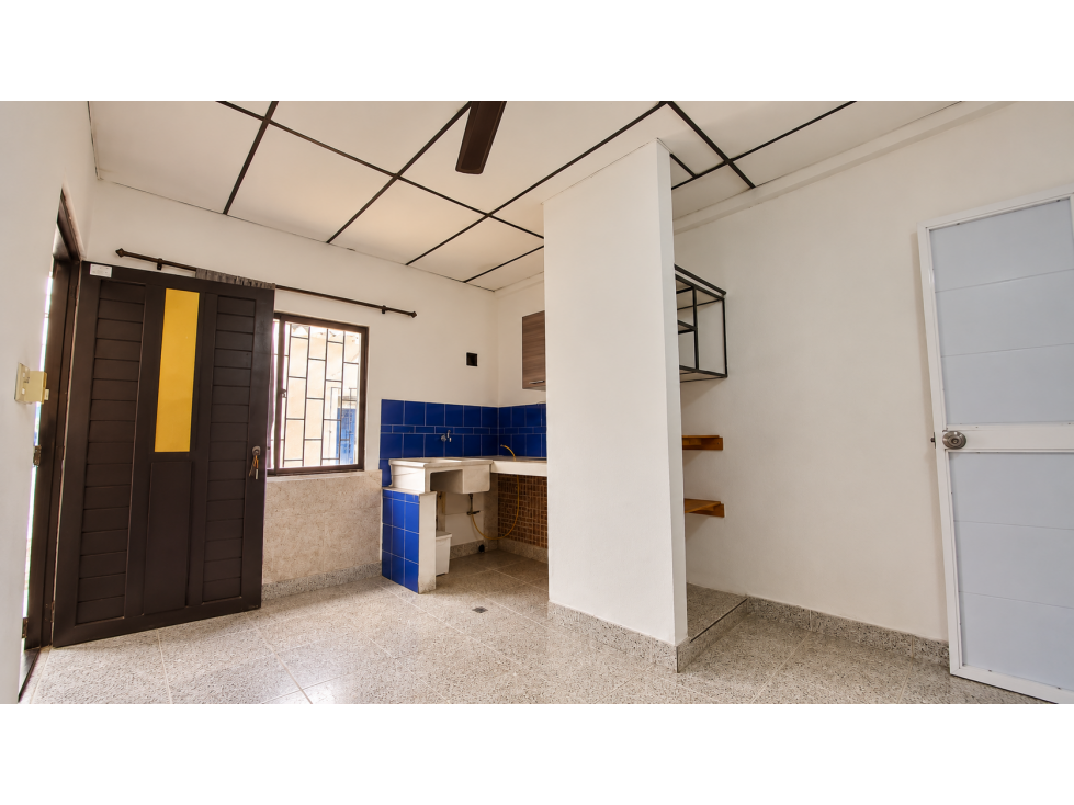 SE VENDE CASA ADAPTADA A CUATRO APARTAMENTOS — foto 2