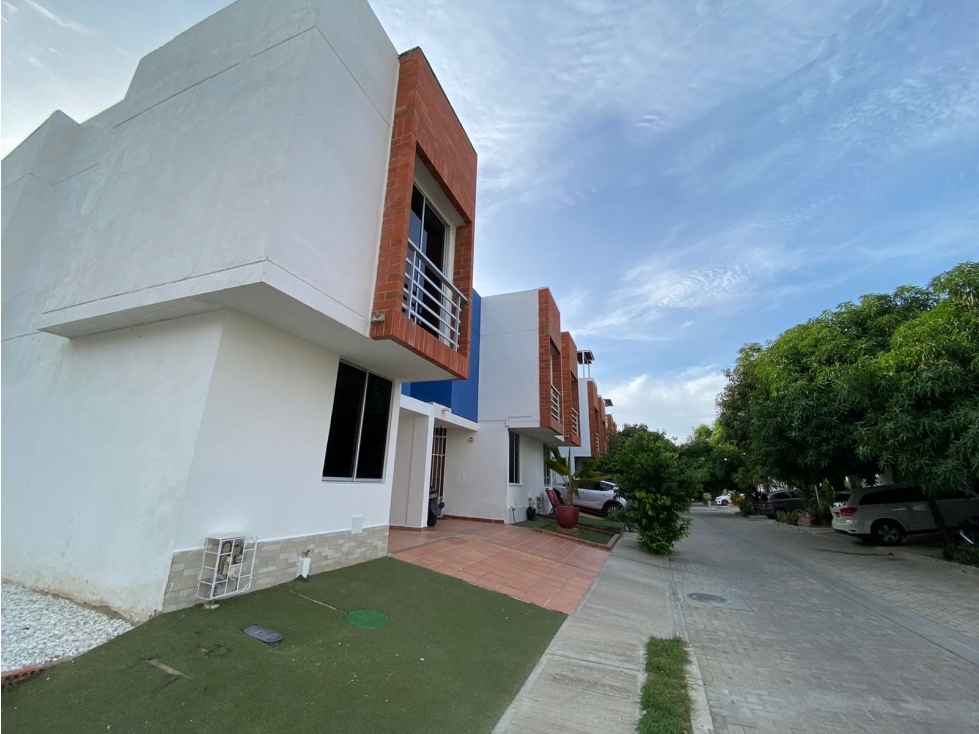 SE VENDE CASA DE 4 ALCOBAS EN CONJUNTO CERRADO, SANTA MARTA — foto 2