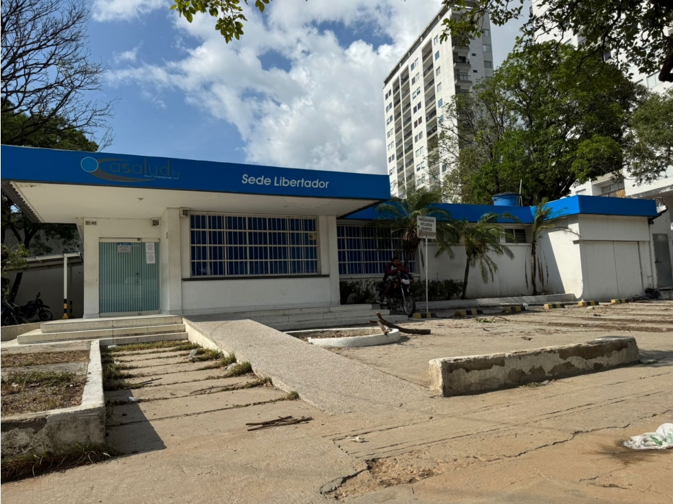 SE VENDE O ARRIENDA CASA COMERCIAL EN LA AVENIDA DEL LIBERTADOR