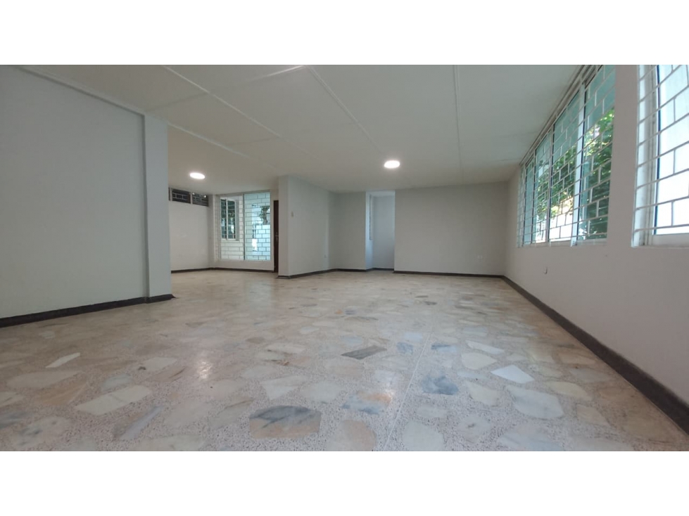 SE ARRIENDA AMPLIA CASA PARA USO COMERCIAL EN EL SECTOR DE LA POSTOBÓN — foto 6