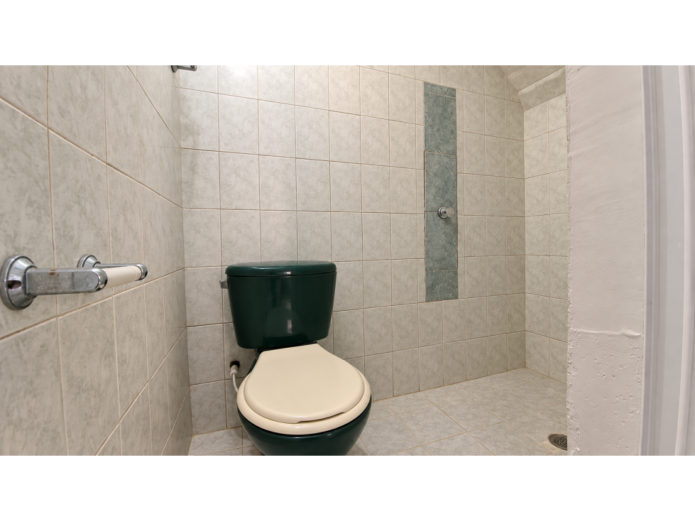 SE VENDE CASA ADAPTADA A CUATRO APARTAMENTOS — foto 4