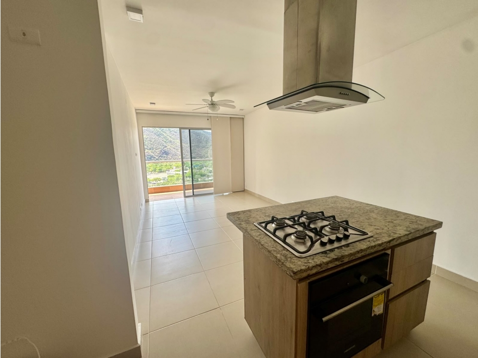 SE ARRIENDA APARTAMENTO DE 3 ALCOBAS CON VISTA LATERAL AL MAR — foto 2