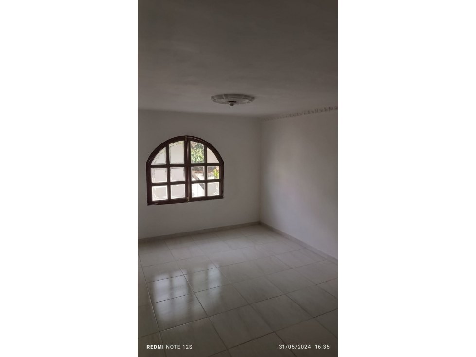 SE ARRIENDA AMPLIA CASA EN EL SECTOR DE UNIMAGDALENA — foto 2