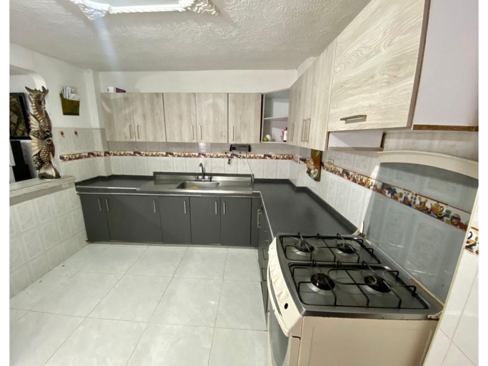 SE VENDE O ARRIENDA CASA CON 5 HABITACIONES EN EL BARRIO JARDIN — foto 5