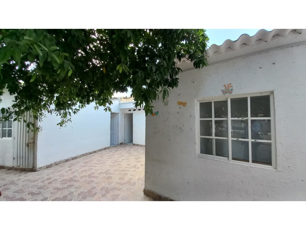 SE VENDE O ARRIENDA AMPLIA CASA PARA USO COMERCIAL, SECTOR RIASCOS