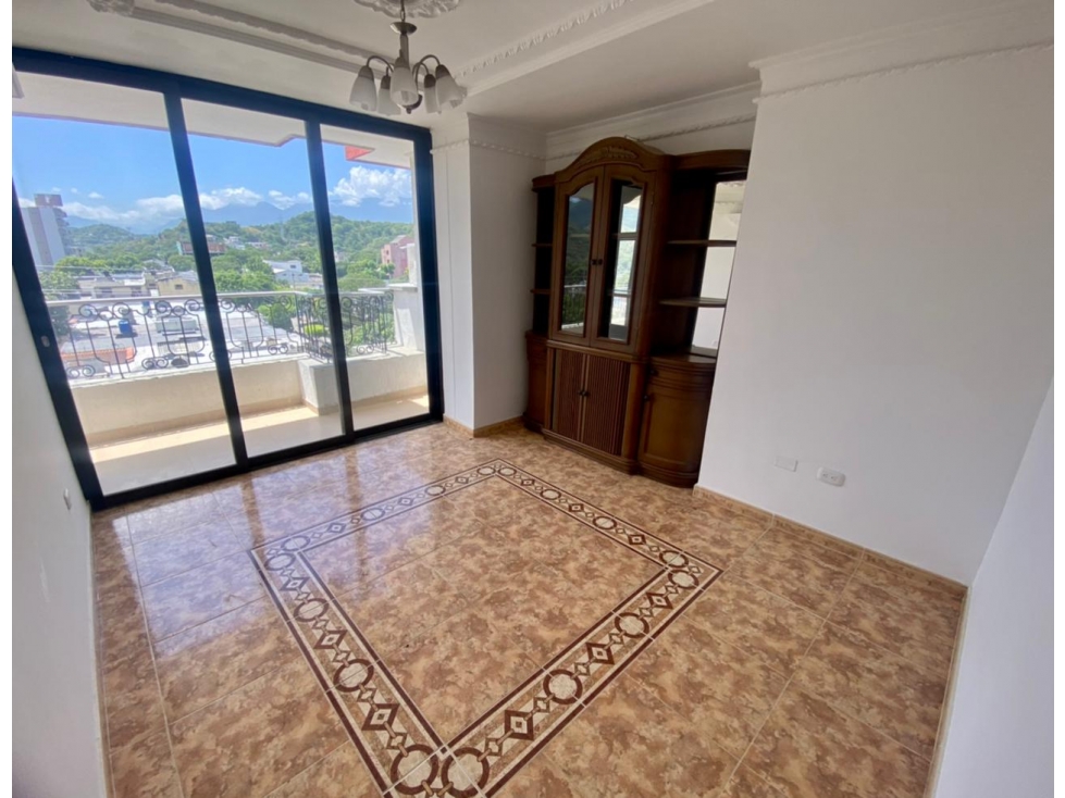 SE VENDE O ALQUILA APARTAMENTO DE 122 M2 EN EL BARRIO JARDIN