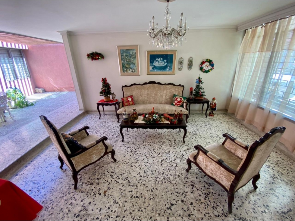 SE VENDE CASA CON EXCELENTE UBICACIÓN SOBRE LA AVENIDA DEL LIBERTADOR — foto 3