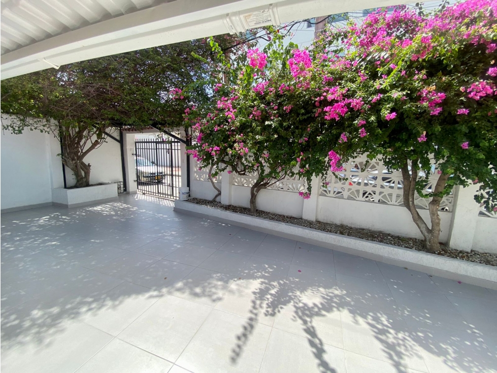 SE VENDE O ARRIENDA AMPLIA CASA EN EL BARRIO EL PRADO, SANTA MARTA