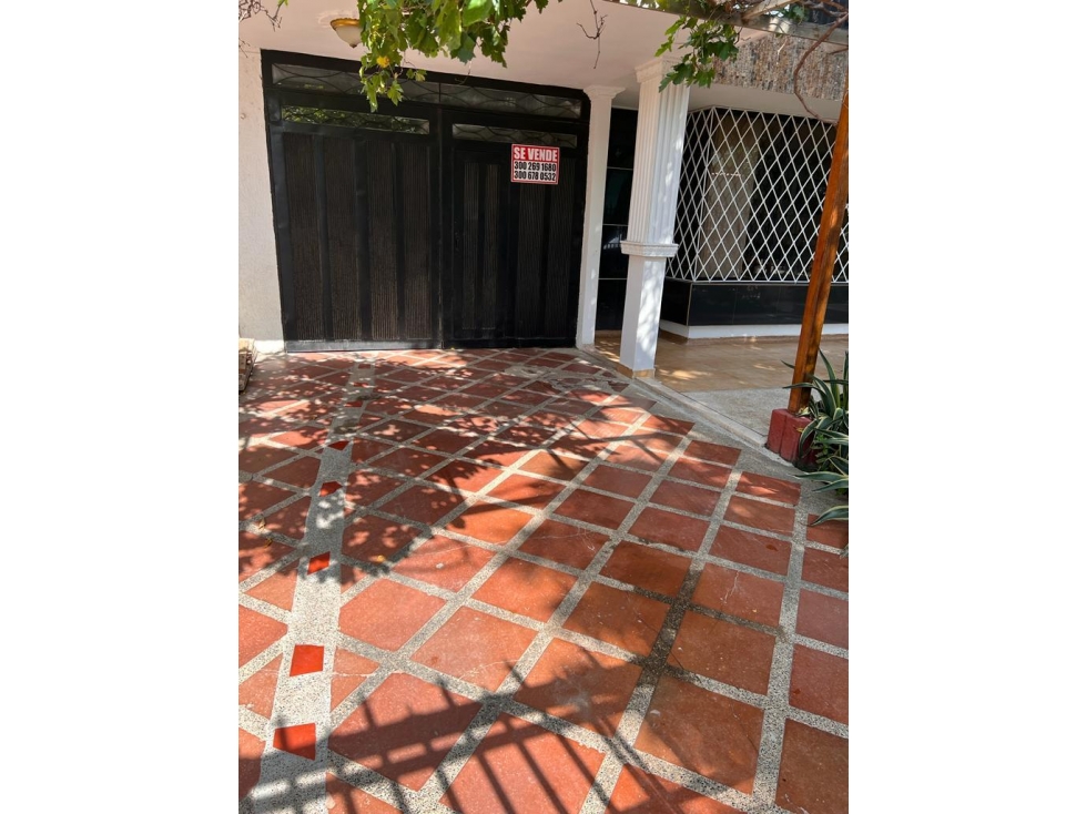 SE VENDE AMPLIA CASA EN EL SECTOR DE BAVARIA, SANTA MARTA — foto 3