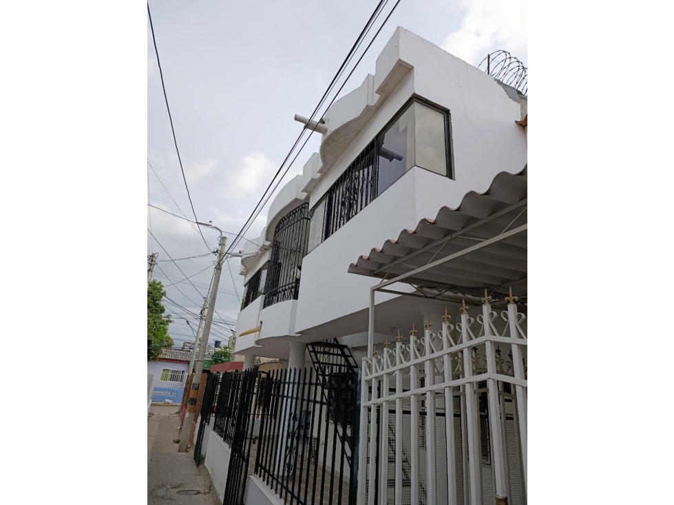 SE VENDE CASA CON APARTAMENTO Y APARTAESTUDIO, SANTA MARTA